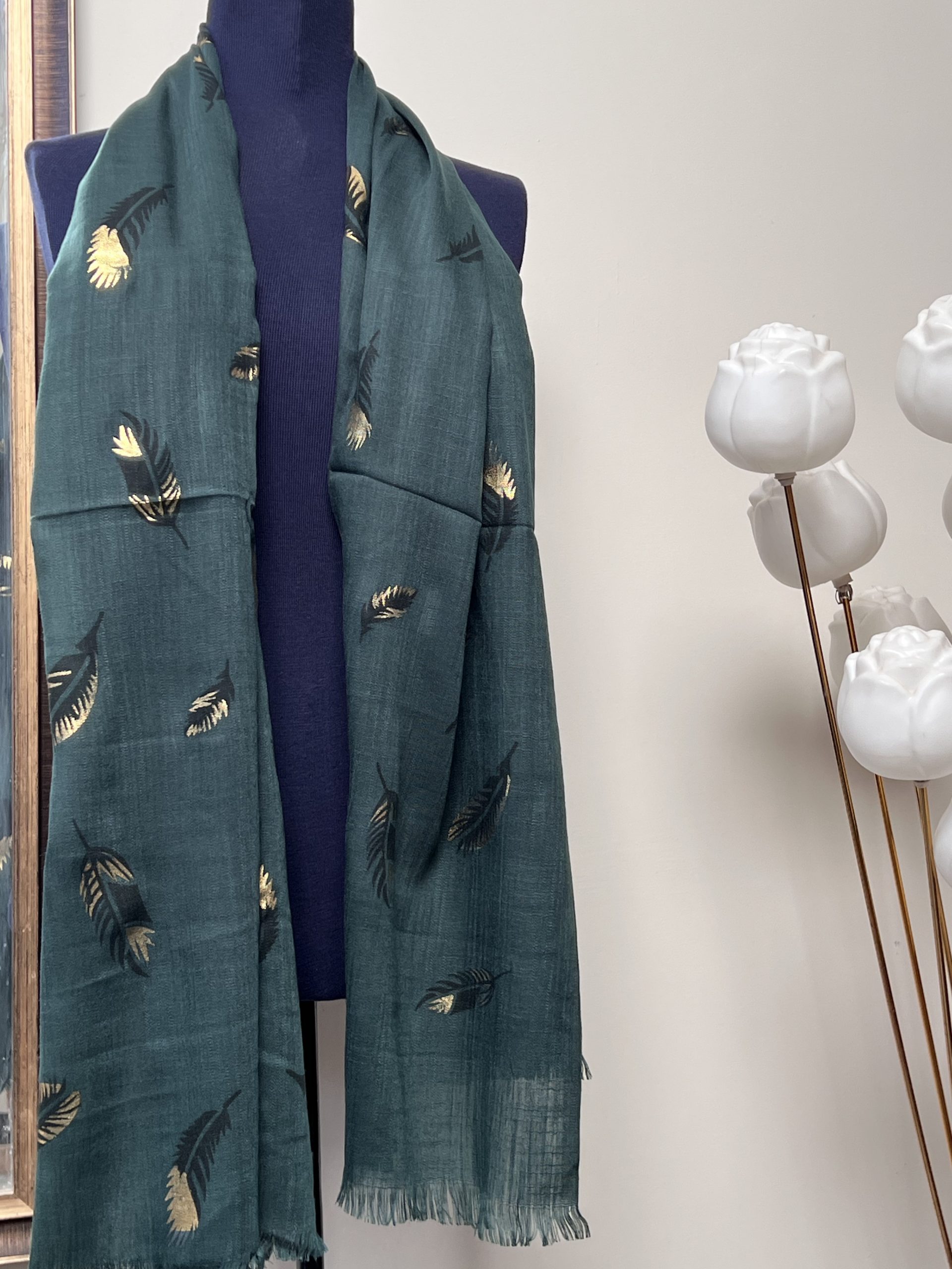 1000310019 Feather printed scarf - Image 1